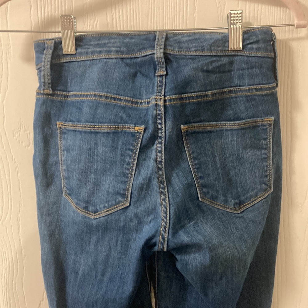 Universal Thread Blue Jeans - Picture 3 of 4